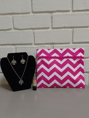 BUYERS GIVAWAY! 🎁 Tree Of Life Necklace/Earring Set, Lipstick & Make-up Bag! 😍